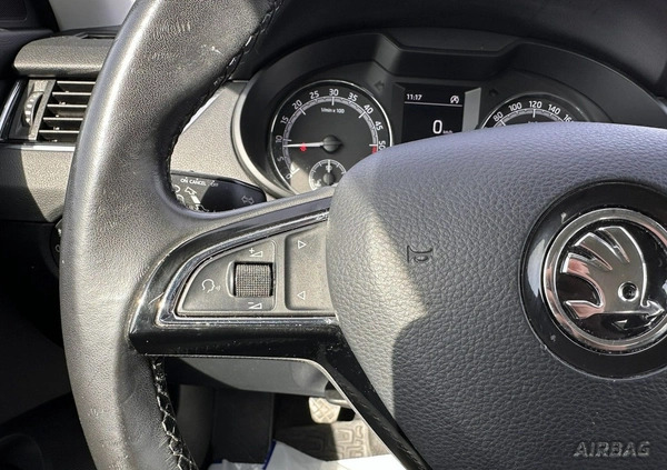 Skoda Octavia cena 54900 przebieg: 124700, rok produkcji 2018 z Wojkowice małe 232